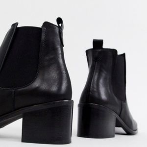 depp leather heeled chelsea boots
